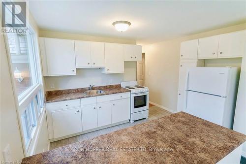 950 16Th Street W, Georgian Bluffs, ON - Indoor Photo Showing Kitchen