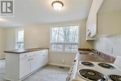 950 16Th Street W, Georgian Bluffs, ON - Indoor Photo Showing Kitchen