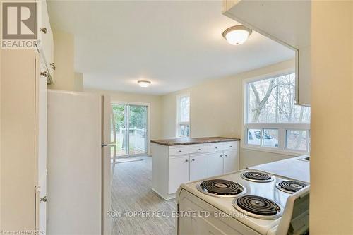 950 16Th Street W, Georgian Bluffs, ON - Indoor Photo Showing Kitchen