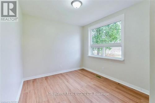 950 16Th Street W, Georgian Bluffs, ON - Indoor Photo Showing Other Room