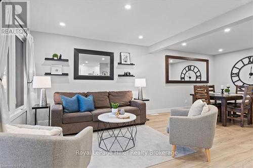 4335 Perth Road 119, Perth East (Ellice), ON - Indoor Photo Showing Living Room