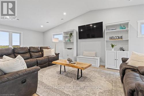 4335 Perth Road 119, Perth East (Ellice), ON - Indoor Photo Showing Living Room