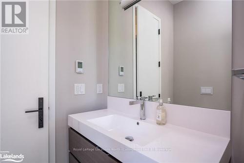 143 Wyandot Court, Blue Mountains (Blue Mountain Resort Area), ON - Indoor Photo Showing Bathroom