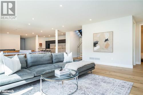 143 Wyandot Court, Blue Mountains (Blue Mountain Resort Area), ON - Indoor Photo Showing Living Room