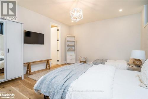 143 Wyandot Court, Blue Mountains (Blue Mountain Resort Area), ON - Indoor Photo Showing Bedroom