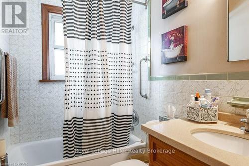 51 Gordon Street, Stratford, ON - Indoor Photo Showing Bathroom