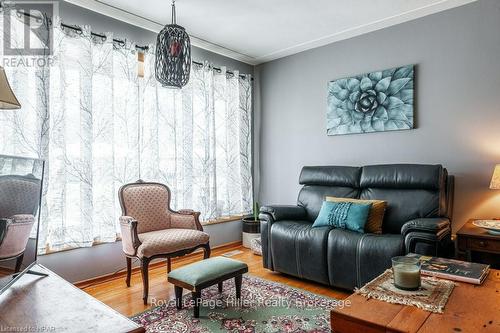 51 Gordon Street, Stratford, ON - Indoor Photo Showing Living Room