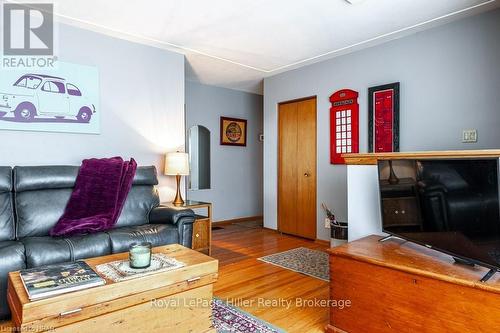 51 Gordon Street, Stratford, ON - Indoor Photo Showing Living Room