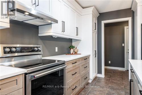 18 Abraham Drive, Stratford, ON - Indoor Photo Showing Kitchen