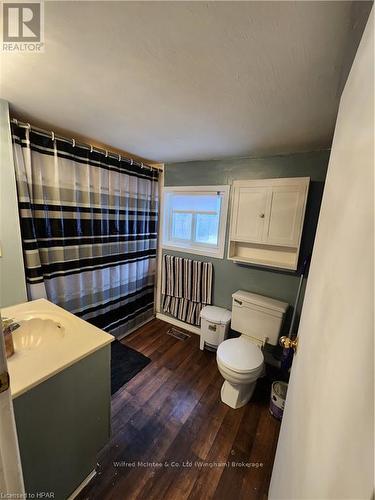 7 Jane Street, Morris-Turnberry (Belgrave), ON - Indoor Photo Showing Bathroom