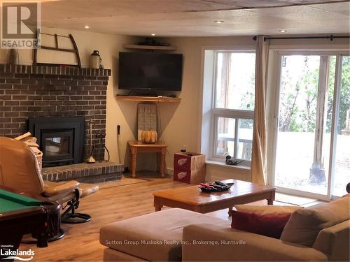 562 & 568 Waseosa Lake Road, Huntsville (Chaffey), ON - Indoor Photo Showing Living Room With Fireplace