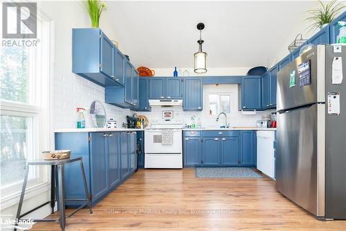 562 & 568 Waseosa Lake Road, Huntsville (Chaffey), ON - Indoor Photo Showing Kitchen