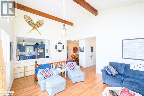 562 & 568 Waseosa Lake Road, Huntsville (Chaffey), ON - Indoor Photo Showing Living Room