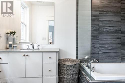 109 - 362 Fairview Street, Wilmot, ON - Indoor Photo Showing Bathroom