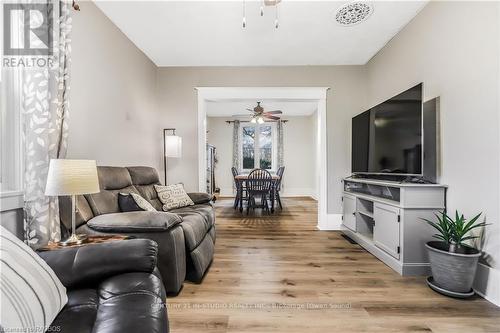 2504 6Th Avenue W, Owen Sound, ON - Indoor Photo Showing Living Room