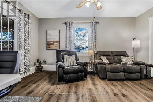 2504 6Th Avenue W, Owen Sound, ON - Indoor Photo Showing Living Room