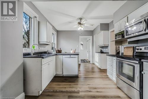 2504 6Th Avenue W, Owen Sound, ON - Indoor Photo Showing Kitchen