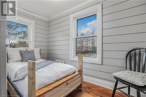 2504 6Th Avenue W, Owen Sound, ON - Indoor Photo Showing Bedroom