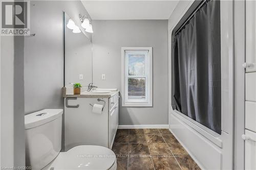 2504 6Th Avenue W, Owen Sound, ON - Indoor Photo Showing Bathroom