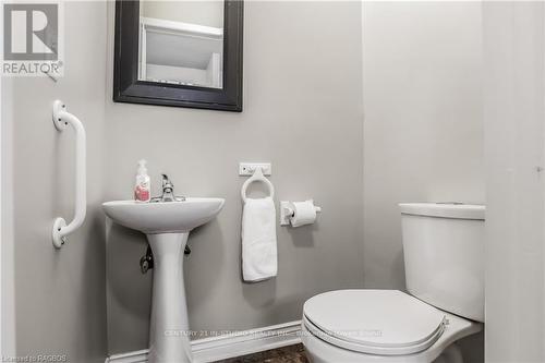 2504 6Th Avenue W, Owen Sound, ON - Indoor Photo Showing Bathroom