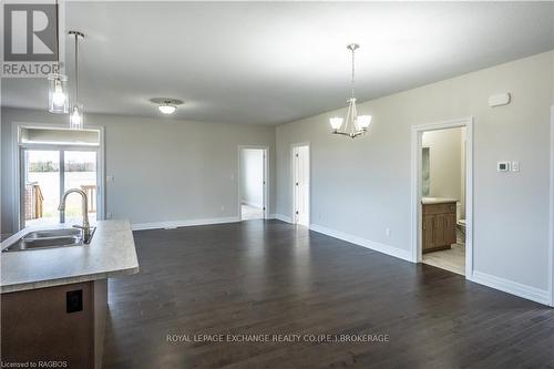 376 Hawthorne Street, Saugeen Shores, ON - Indoor Photo Showing Kitchen With Double Sink