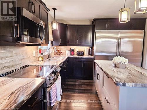 107 Mary Avenue, Georgian Bluffs, ON - Indoor Photo Showing Kitchen