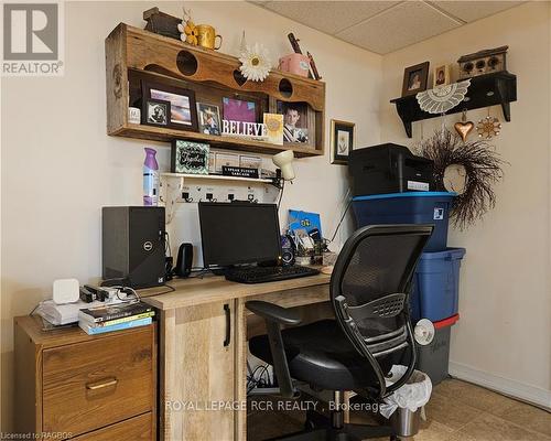 107 Mary Avenue, Georgian Bluffs, ON - Indoor Photo Showing Office