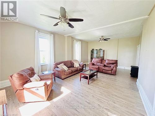 232 Bruce Road 6, South Bruce, ON - Indoor Photo Showing Living Room