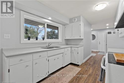 315 2Nd Street, Hanover, ON - Indoor Photo Showing Kitchen With Double Sink