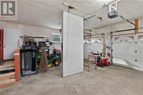 315 2Nd Street, Hanover, ON - Indoor Photo Showing Garage