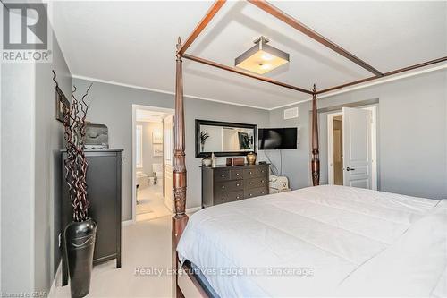 174 Coulthard Boulevard, Cambridge, ON - Indoor Photo Showing Bedroom