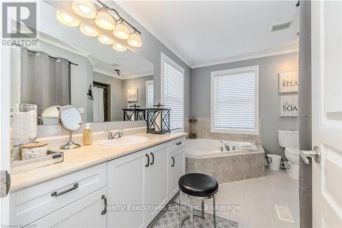 174 Coulthard Boulevard, Cambridge, ON - Indoor Photo Showing Bathroom