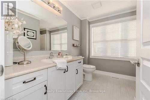 174 Coulthard Boulevard, Cambridge, ON - Indoor Photo Showing Bathroom