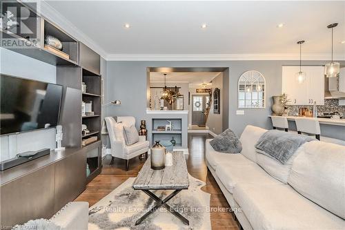 174 Coulthard Boulevard, Cambridge, ON - Indoor Photo Showing Living Room