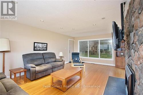 196340 Line 19, Zorra, ON - Indoor Photo Showing Living Room