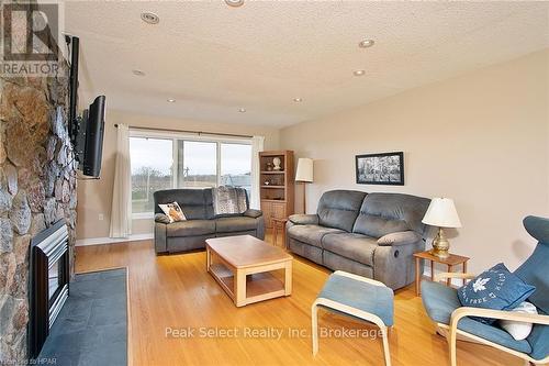 196340 Line 19, Zorra, ON - Indoor Photo Showing Living Room