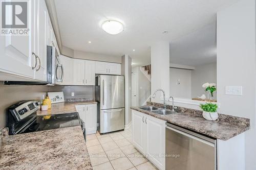 50 Wilkie Crescent, Guelph (Pine Ridge), ON - Indoor Photo Showing Kitchen With Double Sink With Upgraded Kitchen