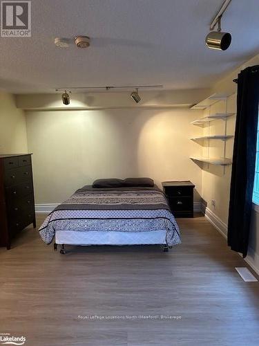 252 Swiss Meadows Boulevard, Blue Mountains (Blue Mountain Resort Area), ON - Indoor Photo Showing Bedroom