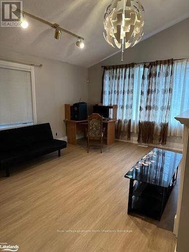 252 Swiss Meadows Boulevard, Blue Mountains (Blue Mountain Resort Area), ON - Indoor Photo Showing Other Room