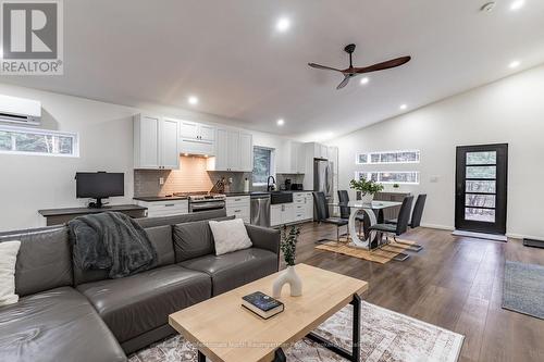 1323 Basshaunt Lake Rd, Dysart Et Al, ON - Indoor Photo Showing Living Room