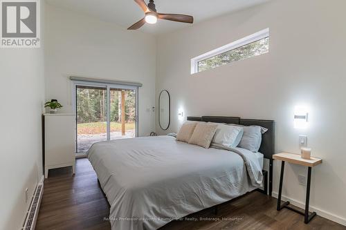 1323 Basshaunt Lake Rd, Dysart Et Al, ON - Indoor Photo Showing Bedroom