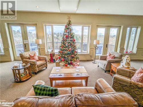 Gl5 - 10B Kimberley Avenue, Bracebridge (Macaulay), ON - Indoor Photo Showing Living Room