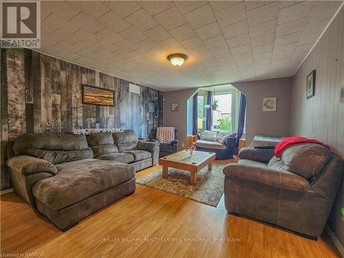 31 Clarinda Street, South Bruce, ON - Indoor Photo Showing Living Room