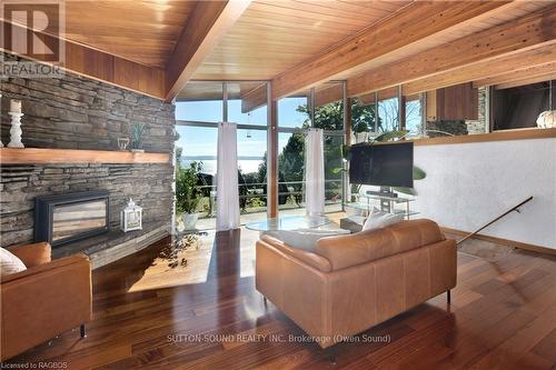 505424 Grey Road 1, Georgian Bluffs, ON - Indoor Photo Showing Living Room With Fireplace