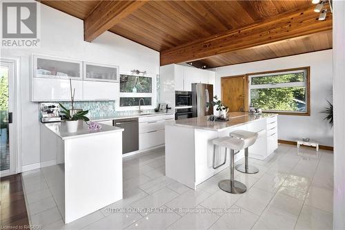 505424 Grey Road 1, Georgian Bluffs, ON - Indoor Photo Showing Kitchen