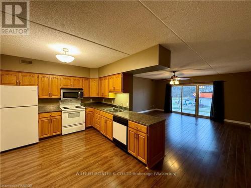 304 - 203 Mcnabb Street, Brockton, ON - Indoor Photo Showing Kitchen With Double Sink