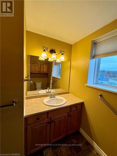 304 - 203 Mcnabb Street, Brockton, ON - Indoor Photo Showing Bathroom