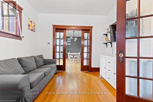 43 Louise Street, Stratford, ON - Indoor Photo Showing Living Room