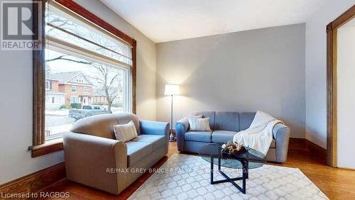 550 10Th Street A West, Owen Sound, ON - Indoor Photo Showing Living Room