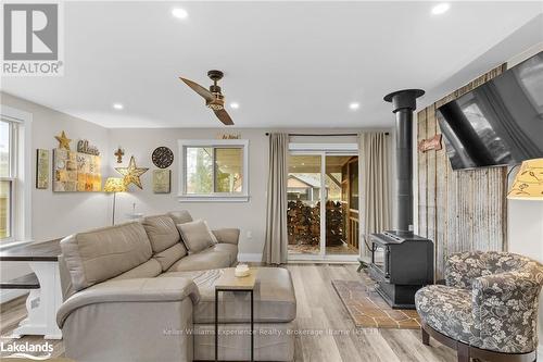 4027 Glen Cedar Drive, Ramara, ON - Indoor Photo Showing Living Room